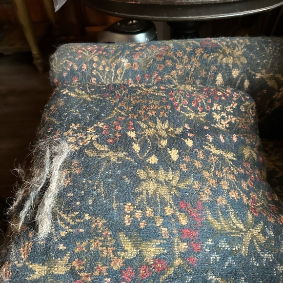 One Pet hair remover!!! Wow does it work. Don’t use on dog. - Picture 3 of 11